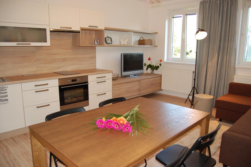 Apartment In A Red House With Garden Ceske Budejovice Bagian luar foto